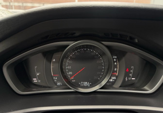 Подержанный автомобиль Volvo V40 Cross Country 2019 года (15 фото)