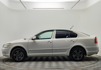 Подержанный автомобиль Skoda Octavia Liftback 2012 года (8 фото)