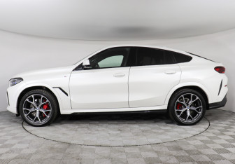 Подержанный автомобиль BMW X6 2022 года (5 фото)