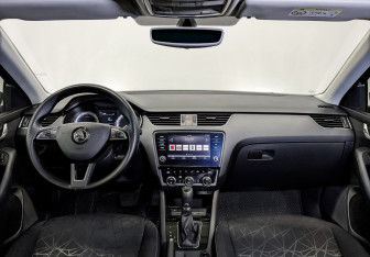 Подержанный автомобиль Skoda Octavia Liftback 2019 года (13 фото)