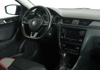 Подержанный автомобиль Skoda Rapid Liftback 2019 года (12 фото)