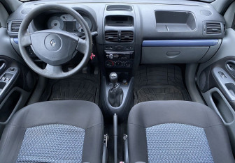 Подержанный автомобиль Renault Symbol 2006 года (10 фото)