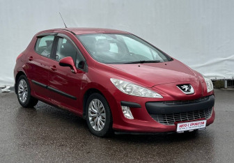 Подержанный автомобиль Peugeot 308 Hatchback 2010 года (3 фото)