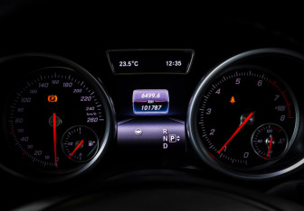 Подержанный автомобиль Mercedes-Benz GLE 2015 года (17 фото)