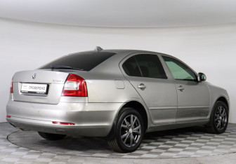 Подержанный автомобиль Skoda Octavia Liftback 2009 года (4 фото)