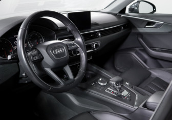 Подержанный автомобиль Audi A4 Sedan 2017 года (14 фото)