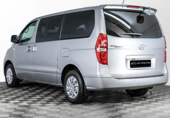 Подержанный автомобиль Hyundai Grand Starex 2017 года (3 фото)