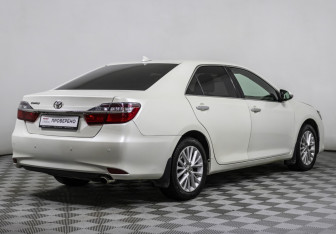 Подержанный автомобиль Toyota Camry Sedan 2018 года (5 фото)