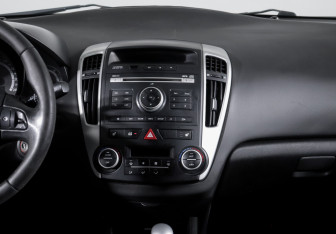 Подержанный автомобиль Kia Ceed Hatchback 2010 года (13 фото)