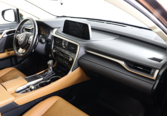 Подержанный автомобиль Lexus RX 2019 года (10 фото)