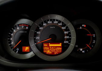 Подержанный автомобиль Toyota RAV4 2011 года (12 фото)