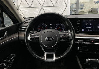 Подержанный автомобиль Kia K5 2021 года (14 фото)