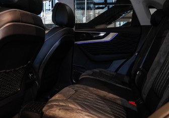 Подержанный автомобиль Hongqi HS5 2024 года (12 фото)