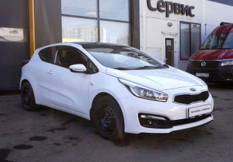 Подержанный автомобиль Kia Ceed Hatchback 2017 года (3 фото)