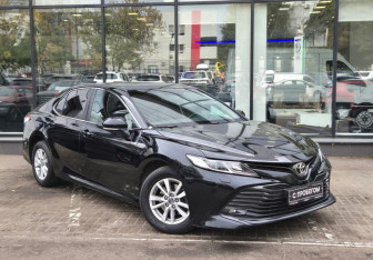 Подержанный автомобиль Toyota Camry Sedan 2020 года (3 фото)