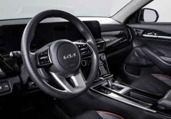 Подержанный автомобиль Kia Seltos 2024 года (14 фото)