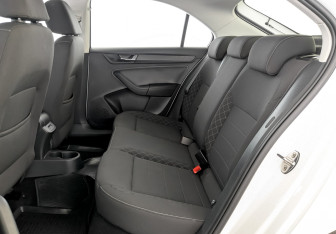 Подержанный автомобиль Skoda Rapid Liftback 2022 года (12 фото)