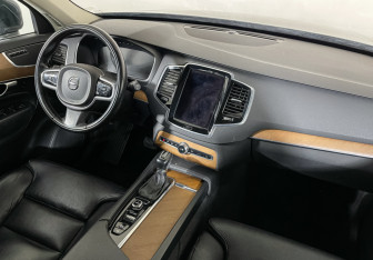 Подержанный автомобиль Volvo XC90 2016 года (9 фото)