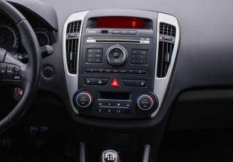 Подержанный автомобиль Kia Ceed Wagon 2011 года (14 фото)