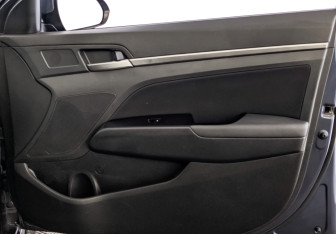 Подержанный автомобиль Hyundai Elantra Sedan 2017 года (25 фото)