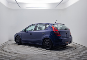 Подержанный автомобиль Hyundai i30 Hatchback 2010 года (7 фото)