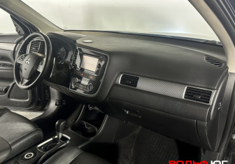Подержанный автомобиль Mitsubishi Outlander 2012 года (9 фото)