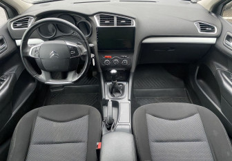 Подержанный автомобиль Citroen C4 Sedan 2013 года (10 фото)