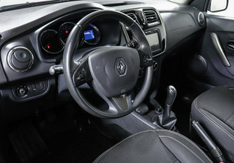 Подержанный автомобиль Renault Sandero 2014 года (8 фото)