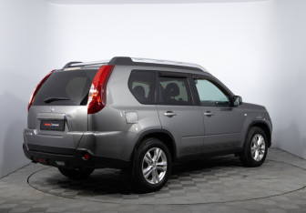 Подержанный автомобиль Nissan X-Trail 2011 года (5 фото)