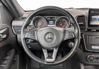 Подержанный автомобиль Mercedes-Benz GLE 2017 года (22 фото)