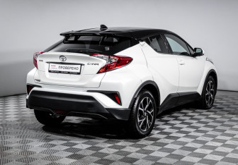 Подержанный автомобиль Toyota C-HR 2021 года (5 фото)