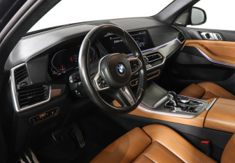 Подержанный автомобиль BMW X5 2020 года (12 фото)