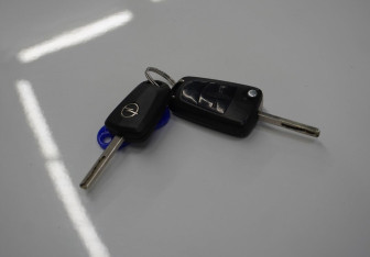 Подержанный автомобиль Opel Astra Hatchback 2010 года (14 фото)