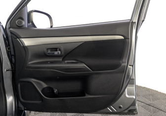 Подержанный автомобиль Mitsubishi Outlander 2012 года (25 фото)