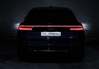Подержанный автомобиль Audi Q8 2019 года (17 фото)