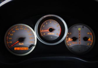 Подержанный автомобиль Toyota RAV4 2004 года (16 фото)