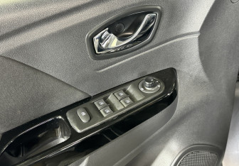 Подержанный автомобиль Renault Kaptur 2018 года (16 фото)