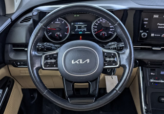 Подержанный автомобиль Kia Carnival 2022 года (22 фото)