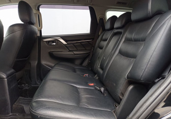 Подержанный автомобиль Mitsubishi Pajero Sport 2017 года (11 фото)