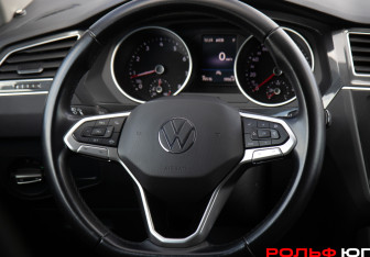 Подержанный автомобиль Volkswagen Tiguan 2021 года (12 фото)
