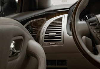 Подержанный автомобиль Infiniti QX56 2012 года (13 фото)