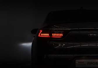 Подержанный автомобиль Kia K7 2017 года (8 фото)