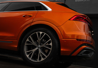 Подержанный автомобиль Audi Q8 2018 года (30 фото)