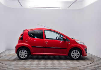 Подержанный автомобиль Peugeot 107 2012 года (4 фото)