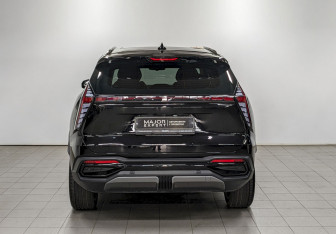 Подержанный автомобиль Geely Atlas 2024 года (6 фото)