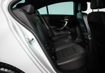 Подержанный автомобиль Opel Insignia Liftback 2014 года (10 фото)