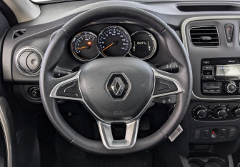 Подержанный автомобиль Renault Logan Sedan 2022 года (22 фото)