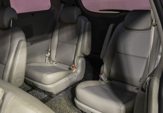 Подержанный автомобиль Kia Carnival 2018 года (16 фото)