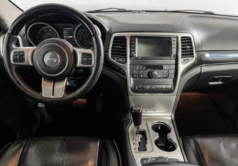 Подержанный автомобиль Jeep Grand Cherokee 2012 года (12 фото)