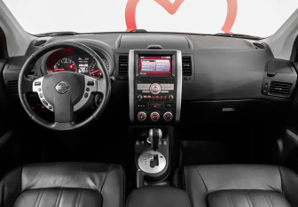 Подержанный автомобиль Nissan X-Trail 2012 года (8 фото)
